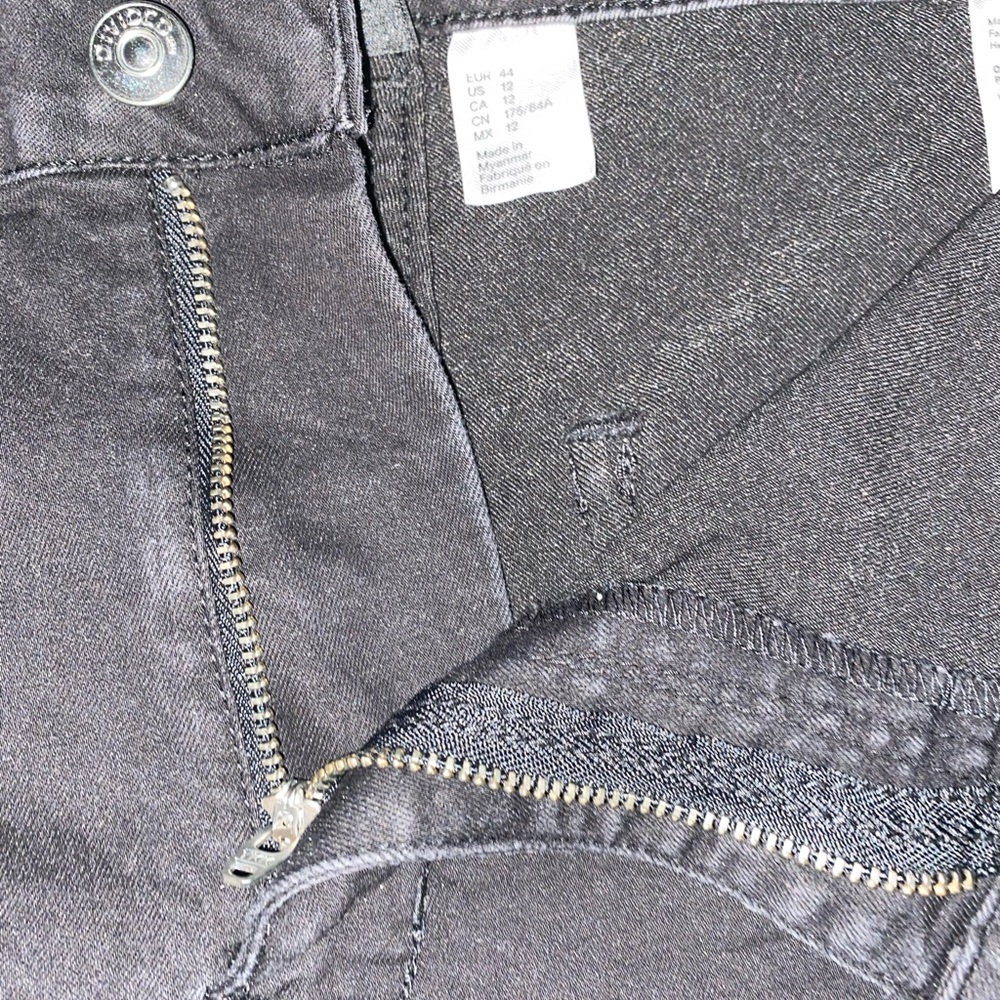 H&M High Rise black shorts - Picture 3 of 4